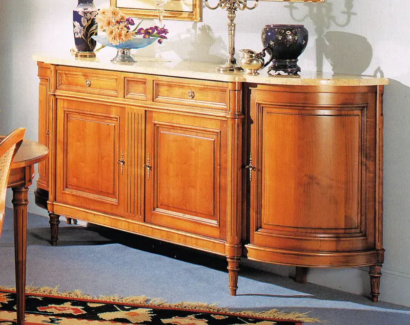 Kast in antieke stijl