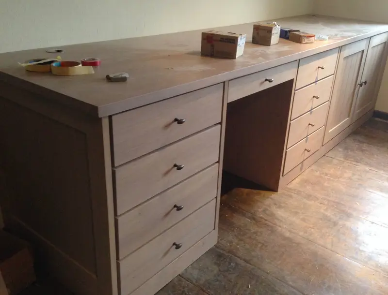 Houten bureau met lades