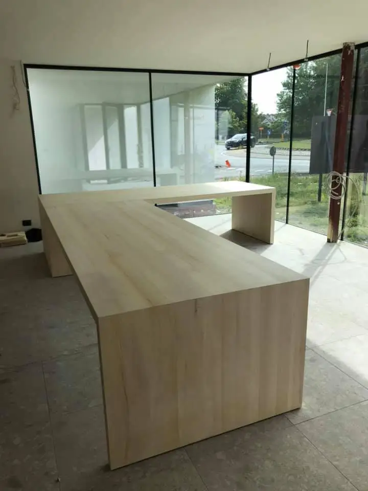 Bureautafel op kantoor