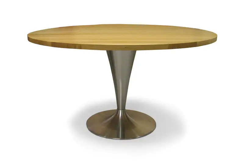 Design tafel met stalen poten