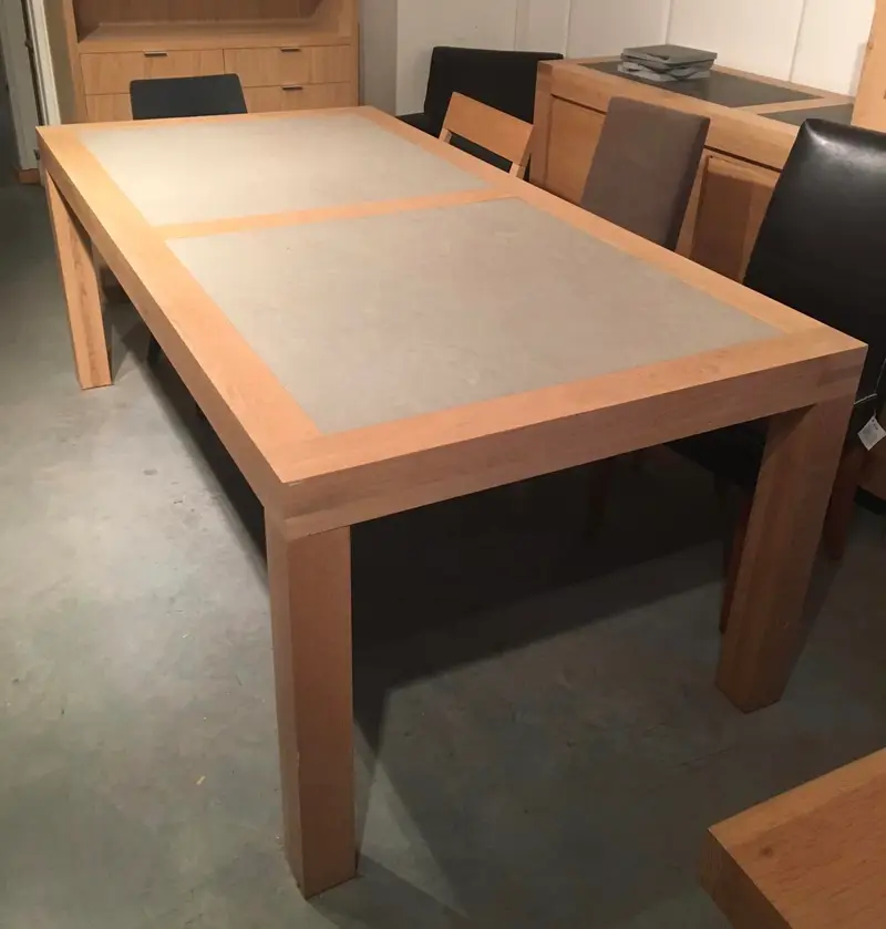 Ronde tafel in moderne stijl