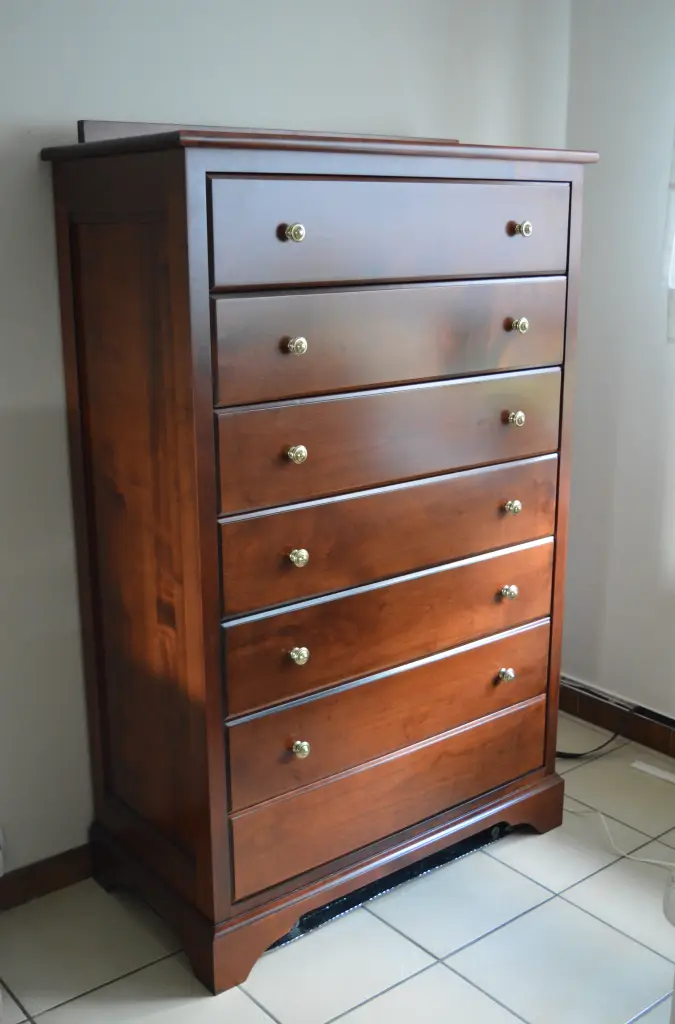 Wandkast in noten