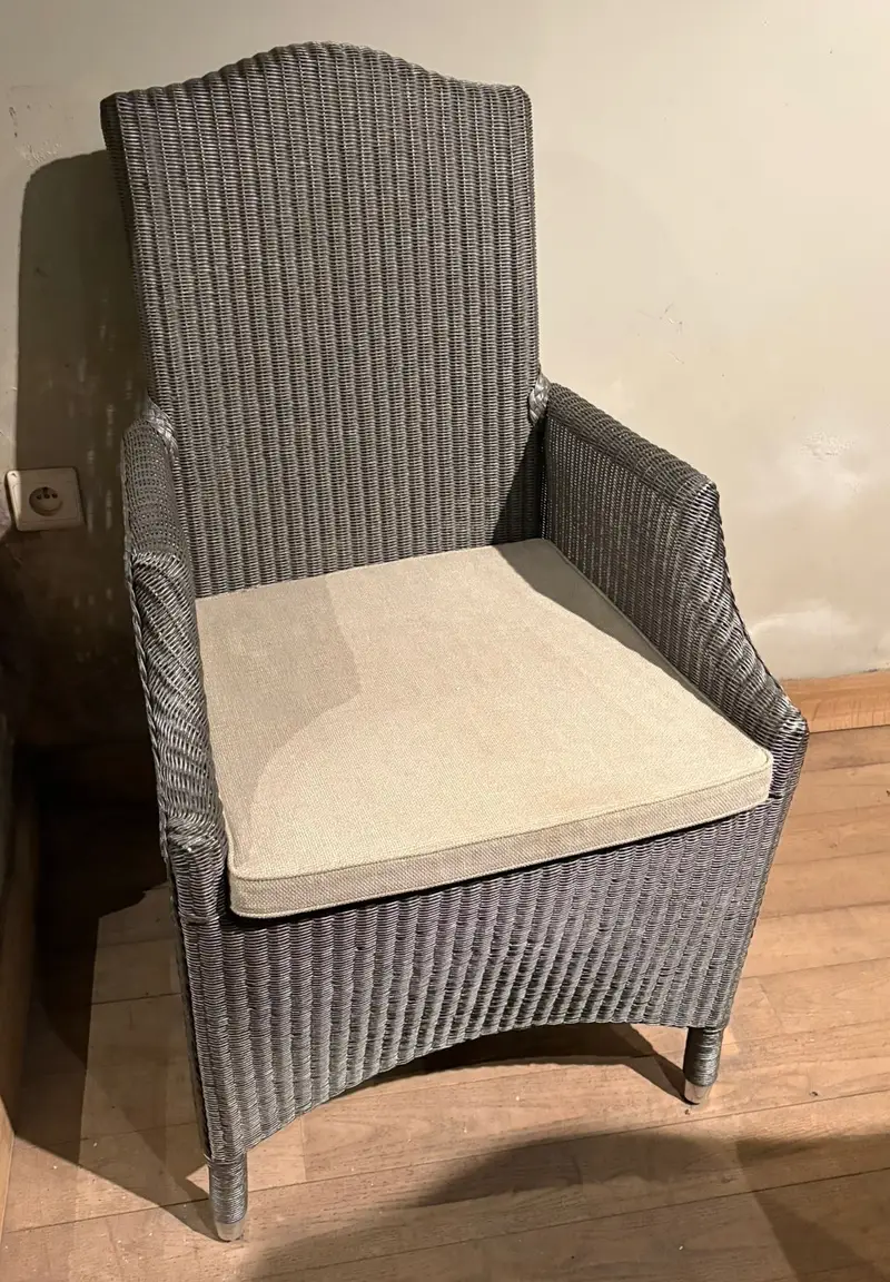 Meubel in massief hout