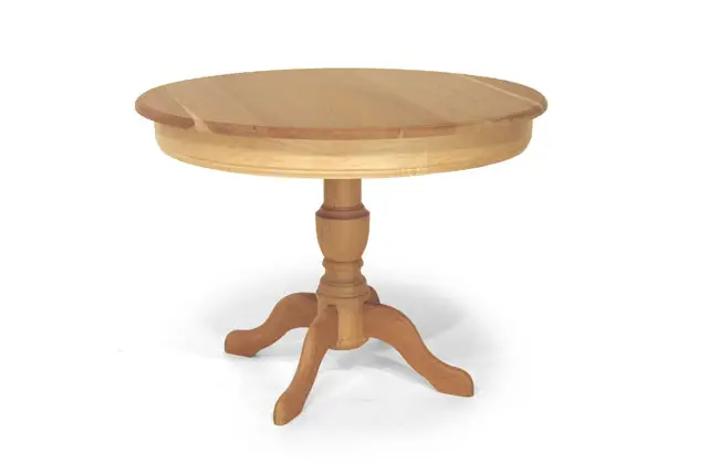 Ronde tafel met stoelen