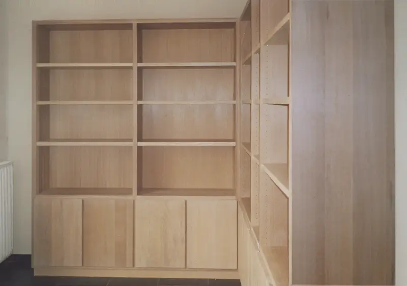 Houten klerenkast